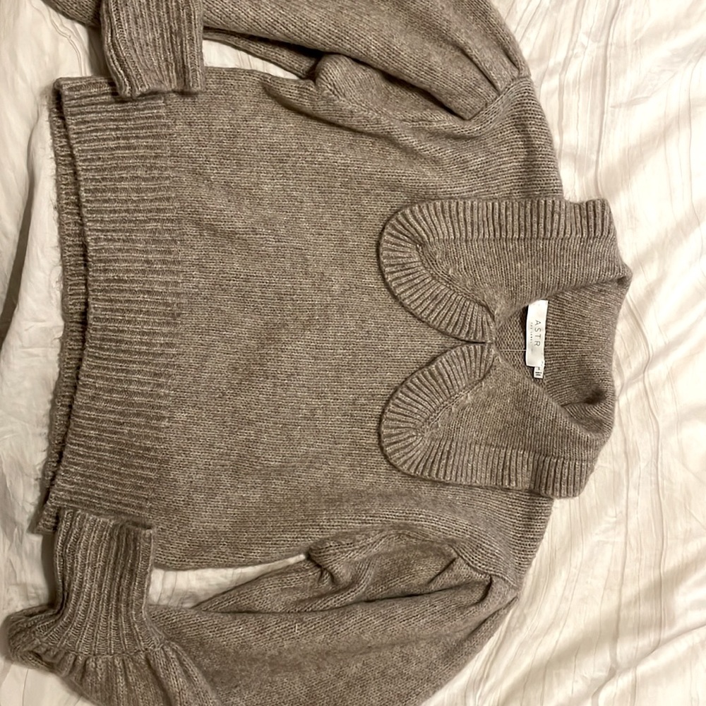 Astr the Label Balloon sleeve cropped collared sweater size small